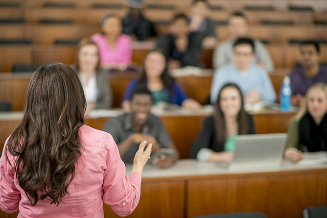 Criação do curso relações públicas