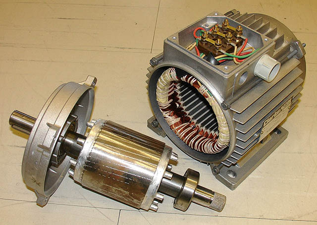 Motor com freios