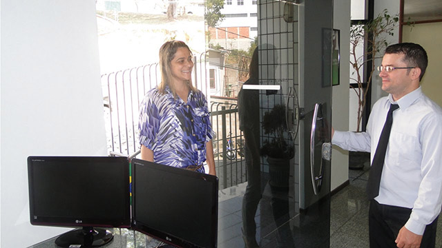 O atendimento dos corretores e prestadores de serviço