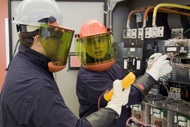 Quais riscos envolvendo o trabalho com eletricidade?