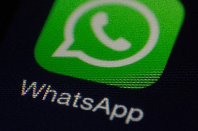 O WhatsApp GB Messenger é um aplicativo mod WhatsApp, que vem com vários recursos para o aplicativo de mensagens. Ele é muito útil, pois funciona de acordo com as preferências do usuário e fornece recursos valiosos. O usuário pode obter várias características distintas e atraentes com seu uso. Existem várias vantagens de usar um aplicativo mod WhatsApp, e o WhatsApp GB é o melhor deles. Você pode obtê-lo em seu Android, iOS, Windows PC, Mac no site oficial. O aplicativo permite que você ajuste a privacidade do WhatsApp, e também pode fazer a visualização da mídia sem ter que baixá-la no seu dispositivo. O WhatsApp GB Messenger é um aplicativo que está disponível para download em sites de terceiros. Isso funciona junto com seu WhatsApp, e você pode se comunicar com seus contatos de maneira semelhante. Só que os recursos irão torná-lo mais funcional e dar ao WhatsApp uma interface atraente. Benefícios do WhatsApp GB Você verá muita diferença quando instalá-lo em seu dispositivo. E conhecendo suas funcionalidades, se tornará bastante útil. Permite enviar arquivos de mídia de tamanho maior e o número de arquivos a serem enviados também aumenta para 90 arquivos de uma vez; Permite que você obtenha o anti-banimento de grupos e altere o tema e as fontes da conversa de bate-papo; Permite bloquear o chat privado com uma senha, que é o recurso mais ordenado e disponibilizado após as solicitações do usuário; Bloqueie as chamadas de contatos específicos sem ter que bloquear o contato inteiramente no aplicativo; Vem com o status de visualização oculta para rastejar sobre as pessoas sem avisar. Qual é a diferença entre WhatsApp e WhatsApp GB? A diferença entre o WhatsApp e o WhatsApp GB pode ser facilmente explicada com os recursos adicionais que o último oferece. Os recursos como personalização do aplicativo com o ícone do aplicativo a ser alterado. O WhatsApp GB é apenas um aplicativo mod que se assemelha muito ao WhatsApp Messenger e funciona como tal. Você pode se comunicar com outras pessoas através deste aplicativo com muitos recursos. O aplicativo também inclui vários temas e fontes do WhatsApp GB, o que não é visto no aplicativo original - WhatsApp. Estas são algumas das diferenças fundamentais entre os dois aplicativos de mensagens. Sempre é possível obter o WhatsApp para os recursos básicos de mensagens, que são fornecidos em todo o mundo em dispositivos Android e iOS. O WhatsApp GB oferece o que a maioria dos usuários do WhatsApp deseja ter como recursos no aplicativo. Isso é a única coisa que torna o app atraente. Outra diferença é que esses aplicativos estão disponíveis em diferentes lojas de aplicativos. Sempre é possível fazer mais uso do aplicativo de mensagens com os recursos adicionados pelo WhatsApp GB . Como você pode torná-lo mais funcional com sua conta no aplicativo enquanto se comunica com seus contatos no WhatsApp. Recursos do WhatsApp GB Vamos conhecer todos os recursos que tornam o aplicativo superior ao WhatsApp Messenger. Criamos uma lista dos recursos fantásticos da versão atual do WhatsApp GB . Dê uma olhada na lista de recursos adicionais do WhatsApp: Altere o tema do aplicativo. Vários temas estão disponíveis como o recurso de aplicativo embutido; Altere o ícone do aplicativo do básico para um ícone do aplicativo personalizado; Uso das contas duplas no mesmo aplicativo sem ter que alterar os números. Recurso “Sempre online” que mostra seu online mesmo depois de fechar o aplicativo; Congelar “visto pela última vez” para ocultar seu status online de olhos curiosos; Oculte a visualização de status para observar o status do contato no WhatsApp sem ser visto em sua lista de visualização; Oculte as mensagens lidas, para que ninguém seja informado quando você leu a mensagem; Oculte a mensagem de áudio lida e o microfone não ficará azul; Oculte a visualização de gravação enquanto grava uma mensagem na conversa de bate-papo; Pare o WhatsApp para usar a internet sem que nenhum outro aplicativo seja afetado por isso; Pare de receber e enviar mensagens por um tempo pelo WhatsApp; Backup offline que ajudará a obter o backup a qualquer momento; Proteja seus bate-papos com uma senha e bloqueie-os individualmente para impedir a intrusão; Crie um widget para seu aplicativo para torná-lo fácil de usar; Programe a mensagem a ser enviada em um determinado contato para um contato específico; Visualize mídia sem fazer download em seu dispositivo, tornando mais fácil decidir se deseja fazer o download ou não; Oferece suporte a mais idiomas para fornecer recursos de aplicativos a mais usuários; Altere as fontes para usar o aplicativo lindamente decorado enquanto conversa com seus amigos. É possível usá-lo com o WhatsApp no ​​telefone? Sim, o WhatsApp GB funciona junto com o WhatsApp Messenger original. O aplicativo é excelente para trabalhar em simultâneo com o outro presente no seu smartphone. Você pode obter diferentes números de telefone nos dois aplicativos para ter duas contas separadas. É possível ter o mesmo número de telefone em ambos os aplicativos, se você quiser usar os recursos do WhatsApp GB. O WhatsApp GB é legal? O WhatsApp GB não é ilegal nem legal, mas não está disponível em nenhuma das lojas de aplicativos oficiais. Pode ser necessário baixar o aplicativo de outras fontes ou pode tentar o site oficial do WhatsApp GB. Aprenda aqui como fazer download whatsapp gb. O aplicativo não está disponível na Google Play Store para usuários Android ou na App Store para usuários iOS. Como o sistema operacional principal não permite nenhum dos aplicativos de modding para o WhatsApp Messenger. Além disso, isso não está associado ao aplicativo de mensagens instantâneas, que é usado globalmente. O aplicativo funciona com o mesmo código-fonte do WhatsApp, e a versão do desenvolvedor vem com mais recursos. Como o aplicativo funciona de forma semelhante ao aplicativo original e os recursos adicionais ajudarão a tornar o WhatsApp mais útil.