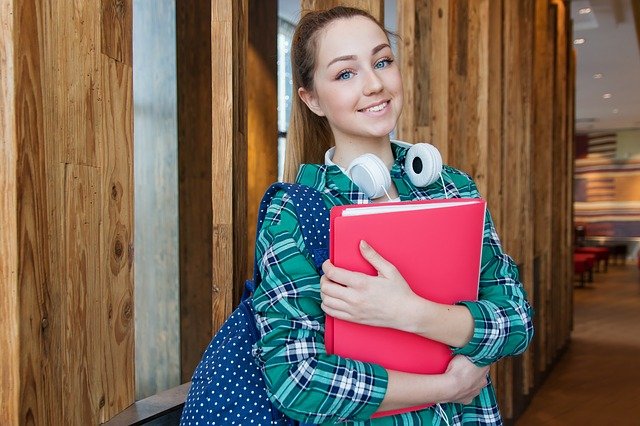 Programa oficial do governo: bolsa de R$ 400,00 para alunos de cursos técnicos