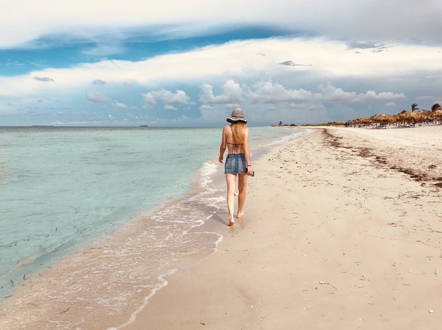 Looks femininos que podem ser utilizados da praia ao jantar