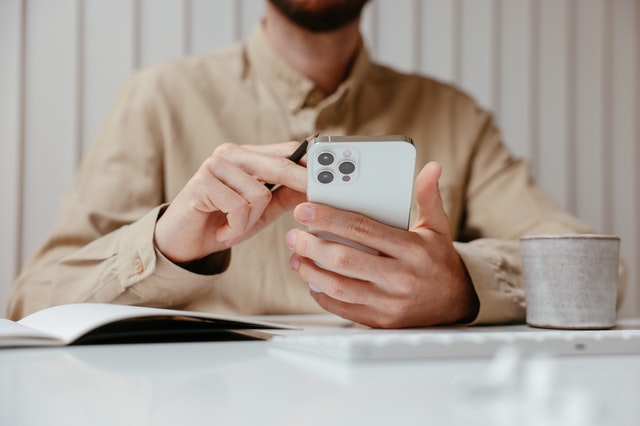 Vale a pena fazer um curso de Teologia online?
