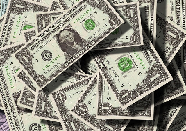 Qual o motivo da queda do dólar?