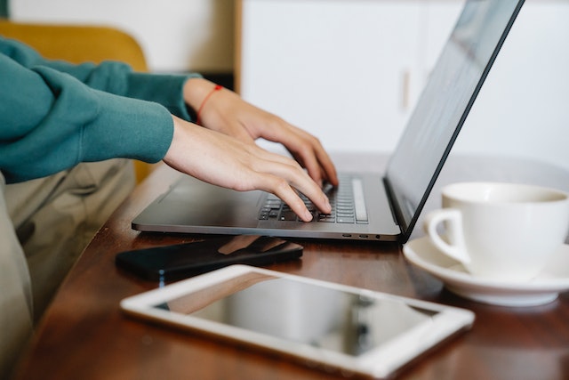 Dicas para escrever textos profissionalmente: guia prático